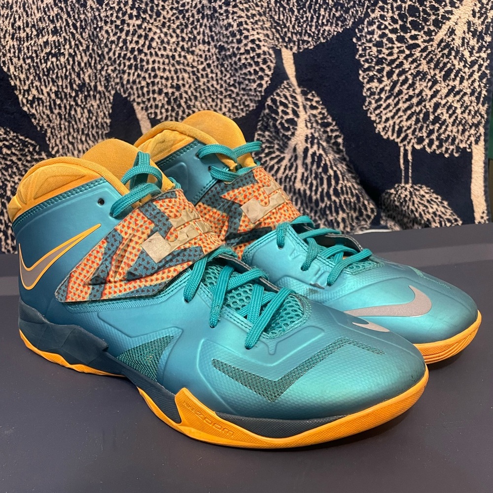Nike Lebron Zoom Soldier 7, MENS SIZE 11 US, Turbo Green Nike Air 599264-308